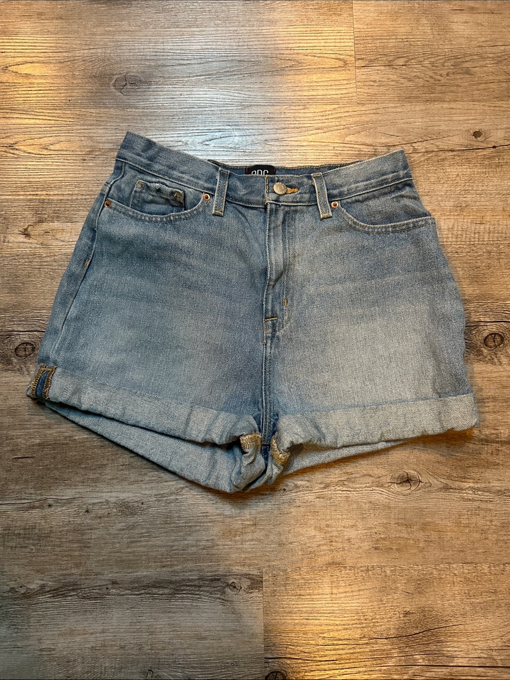 UO BDG Mom High-Rise Denim Short 27